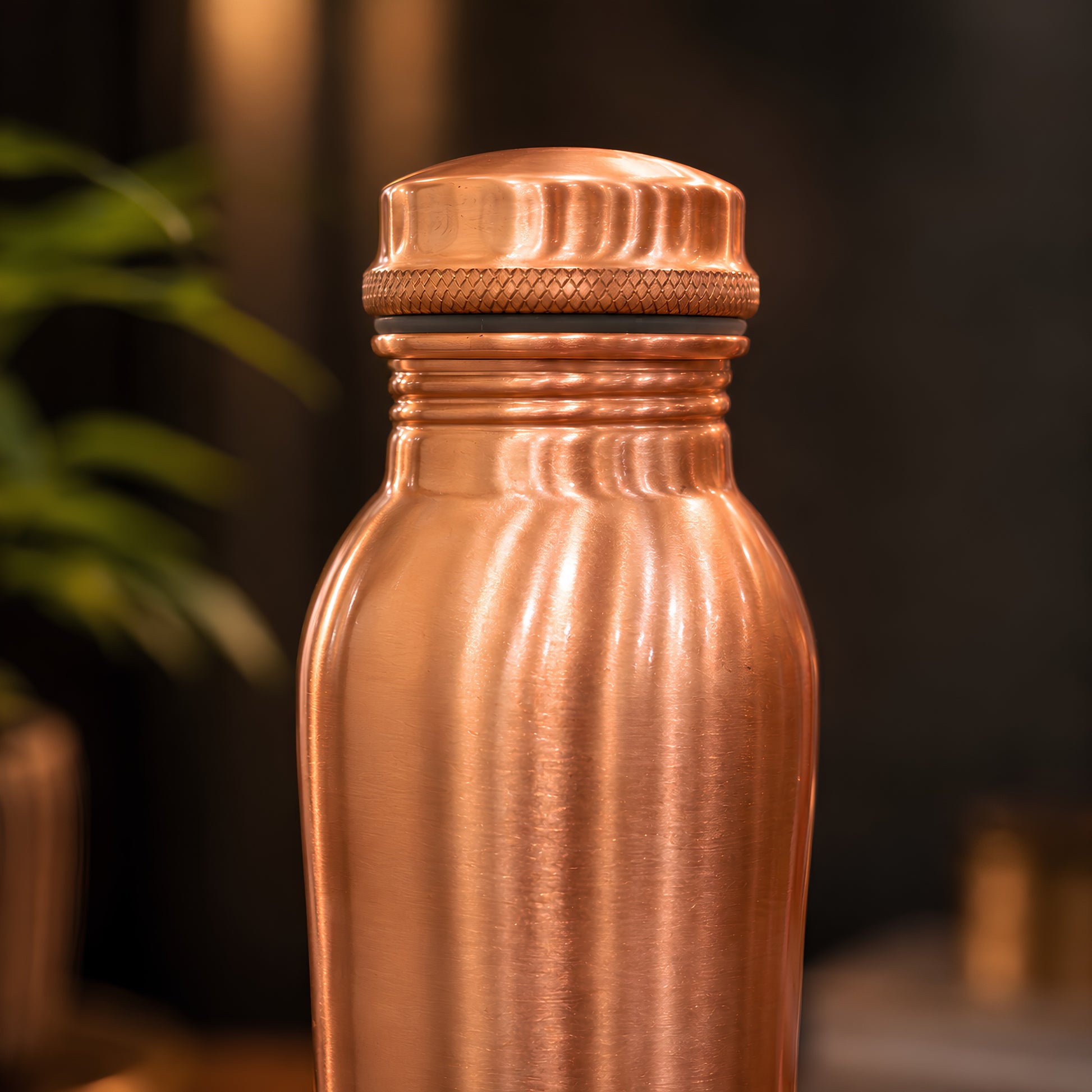 Tamrit CuFlow copper bottle close-up, natural matte copper finish