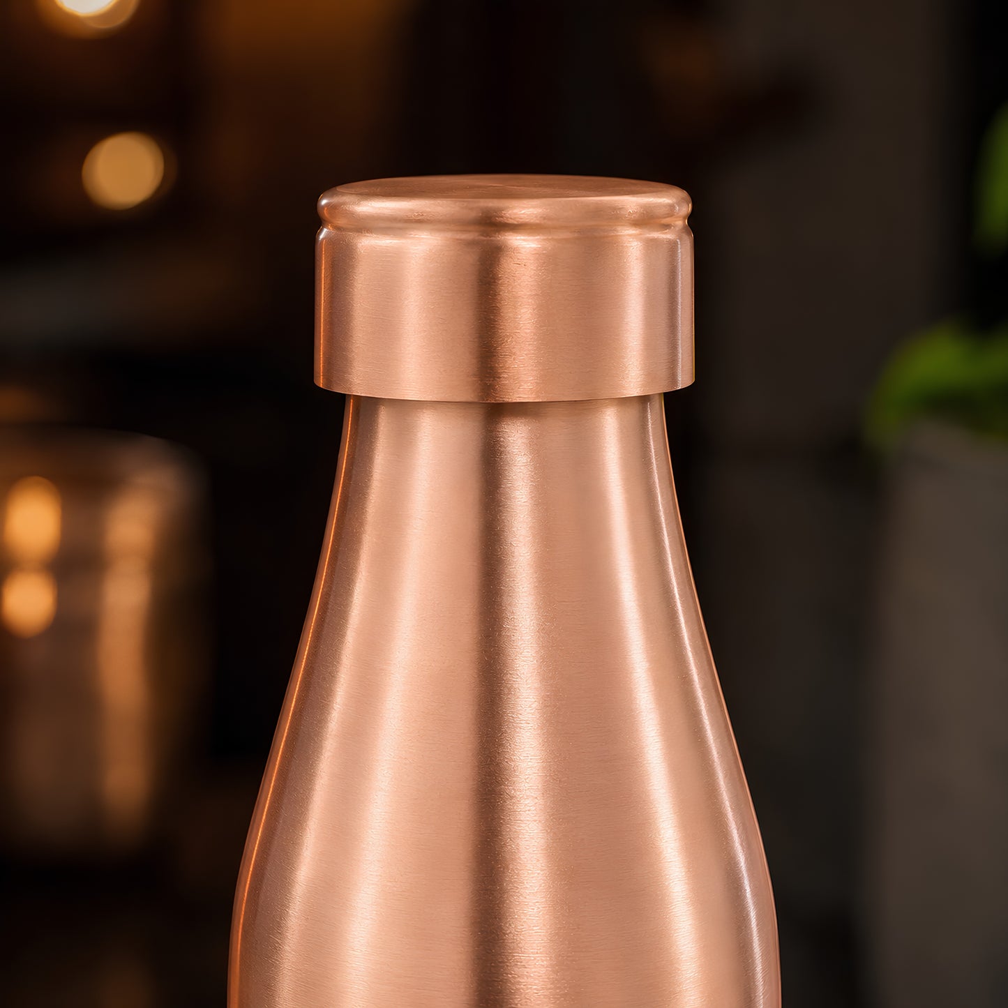 Tamrit CuOne copper bottle close-up, natural matte copper finish